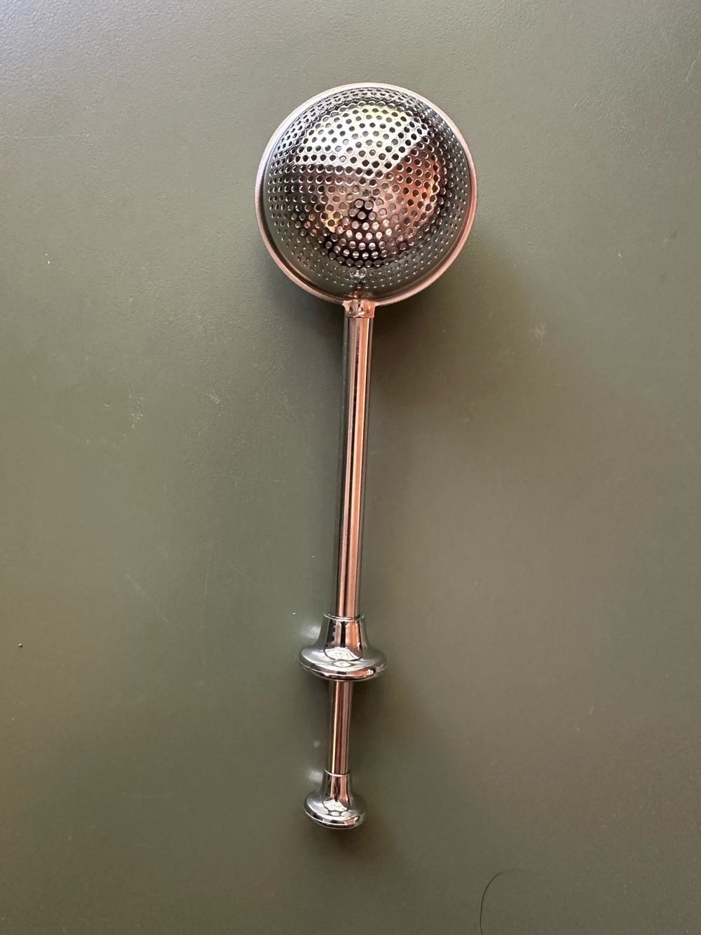 Sliding metal tea infuser